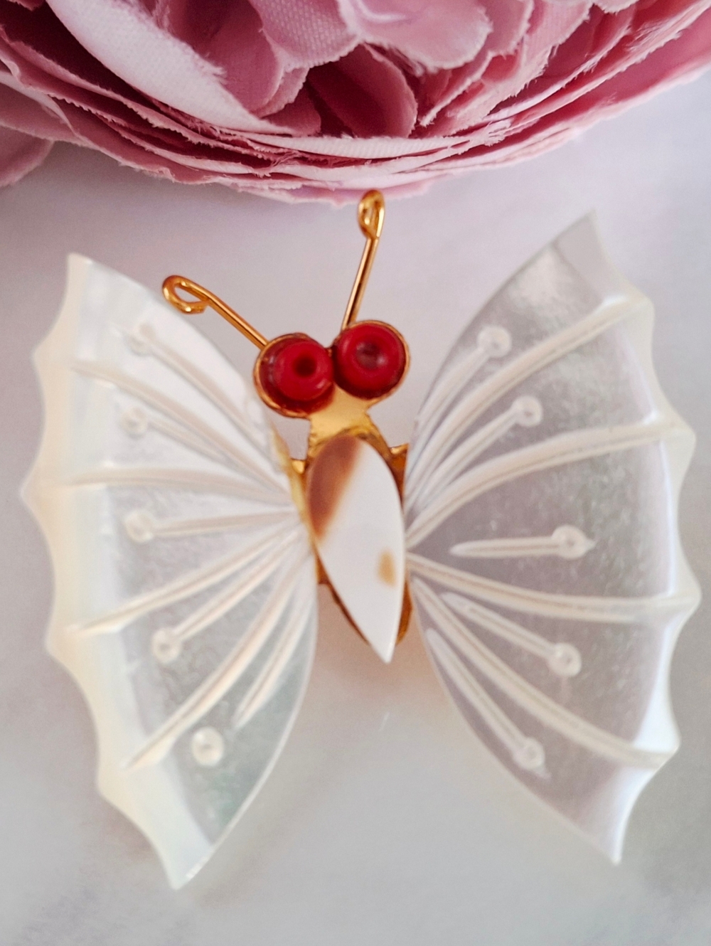 Vintage 80s 🦋✨️🤍White Moth Pin/Brooch